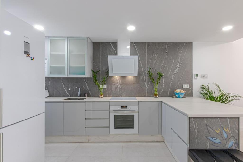 Puerto Marina Luxury 2Bdr Apartment With Sea View 贝纳尔马德纳 外观 照片